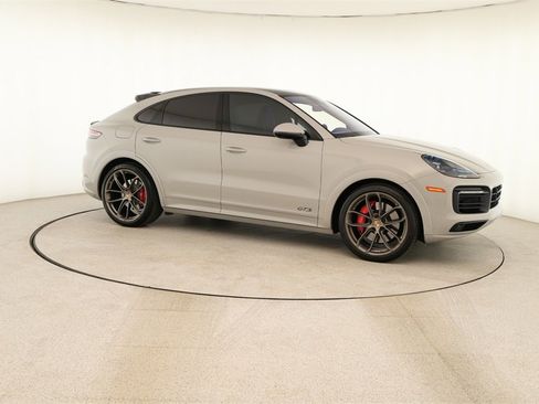 Used 2021 Porsche Cayenne GTS image 9