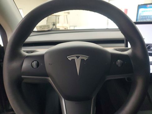 Used 2022 Tesla Model Y Long Range image 22