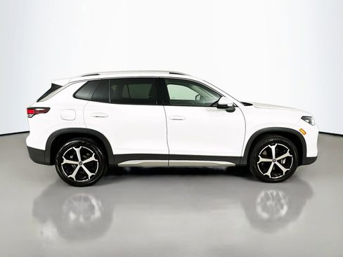 Used 2025 Volkswagen Tiguan SE AWD/4WD image 4