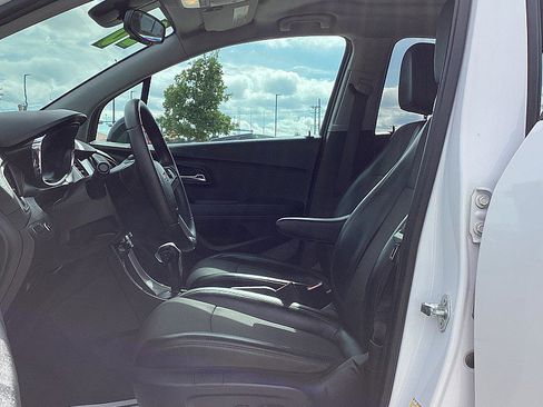 Used 2020 Chevrolet Trax LT w/ Redline Edition image 16