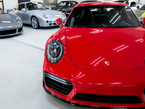 Used 2019 Porsche 911 Turbo S image 15