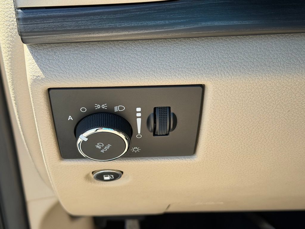 Certified 2022 Jeep Grand Cherokee Laredo E RWD image 11