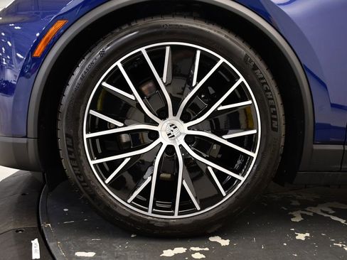 Used 2025 Porsche Macan 4S Electric image 15