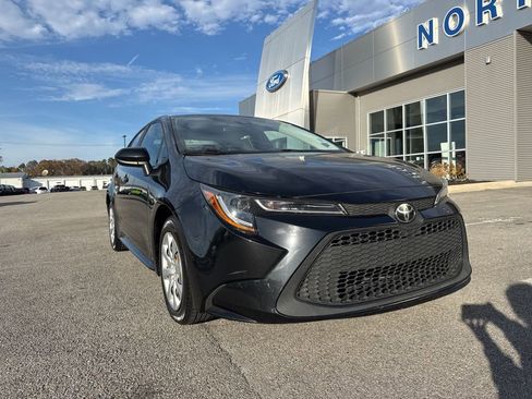 Used 2020 Toyota Corolla LE image 2