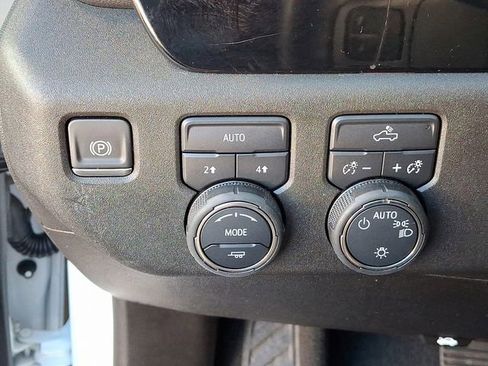 Used 2025 Chevrolet Silverado 1500 LT image 36