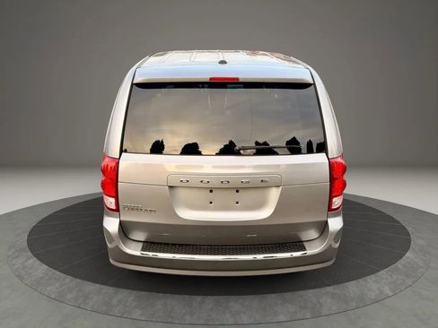 Used 2016 Dodge Grand Caravan SE image 5