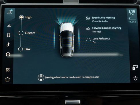 Used 2024 Land Rover Discovery Dynamic SE image 37
