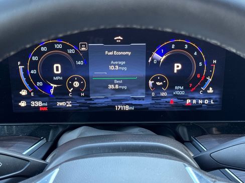 Used 2025 Chevrolet Suburban Premier image 42