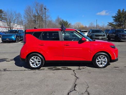 Certified 2025 Kia Soul LX w/ LX Technology Package FWD image 9