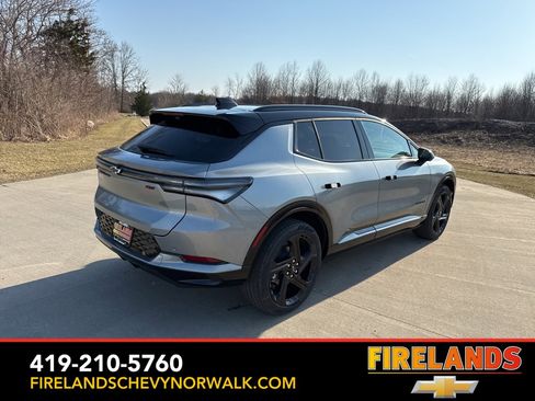 New 2025 Chevrolet Equinox EV RS image 4