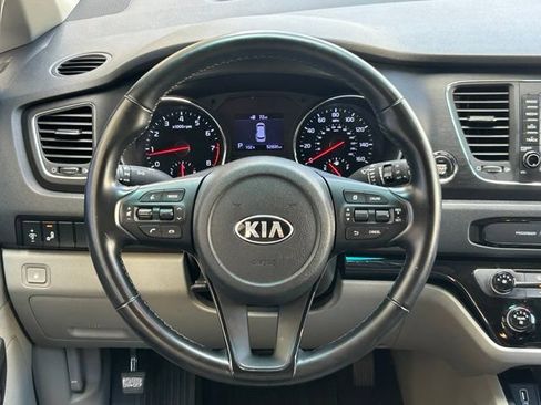 Used 2019 Kia Sedona EX FWD image 11