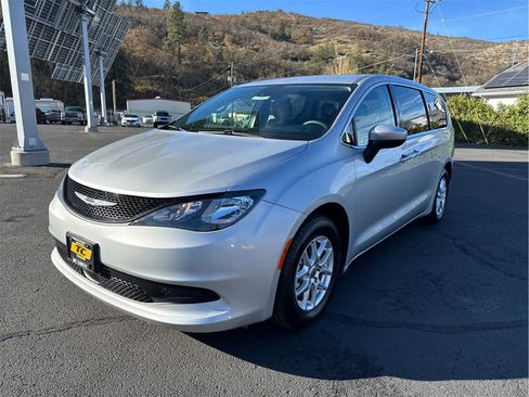Used 2023 Chrysler Voyager LX image 1