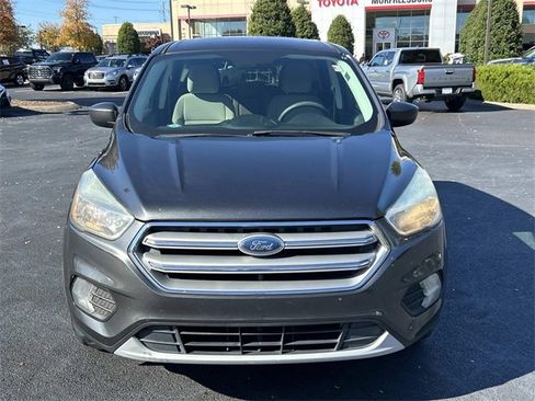 Used 2017 Ford Escape SE image 9