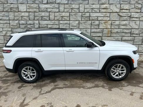 Used 2023 Jeep Grand Cherokee Laredo w/ Luxury Tech Group I image 6