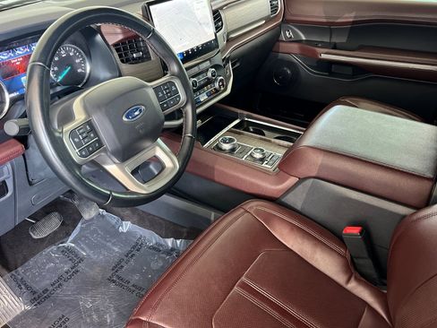 Used 2023 Ford Expedition Limited image 9