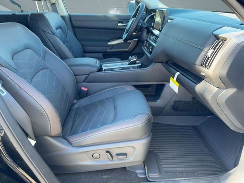 New 2025 Nissan Pathfinder Platinum w/ Cargo Package image 31