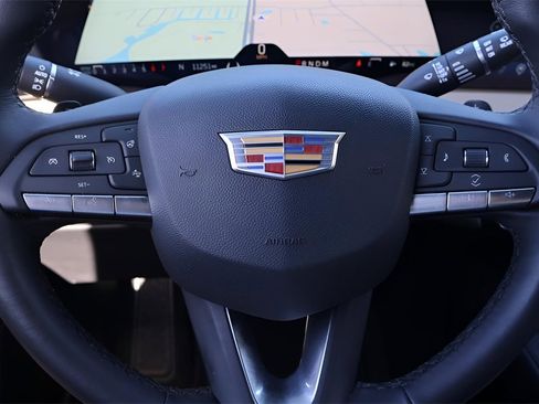 Used 2024 Cadillac XT4 Luxury w/ Cold Weather Package image 15