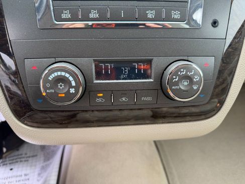 Used 2009 Cadillac DTS w/ Trunk Convenience Package FWD image 23