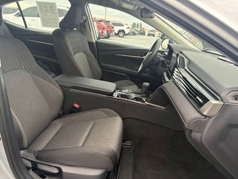 Used 2025 Toyota Camry LE image 35