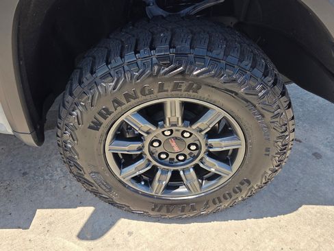 Used 2025 GMC Sierra 1500 AT4X AWD/4WD image 12