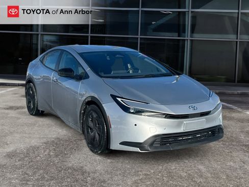 Used 2023 Toyota Prius LE image 1