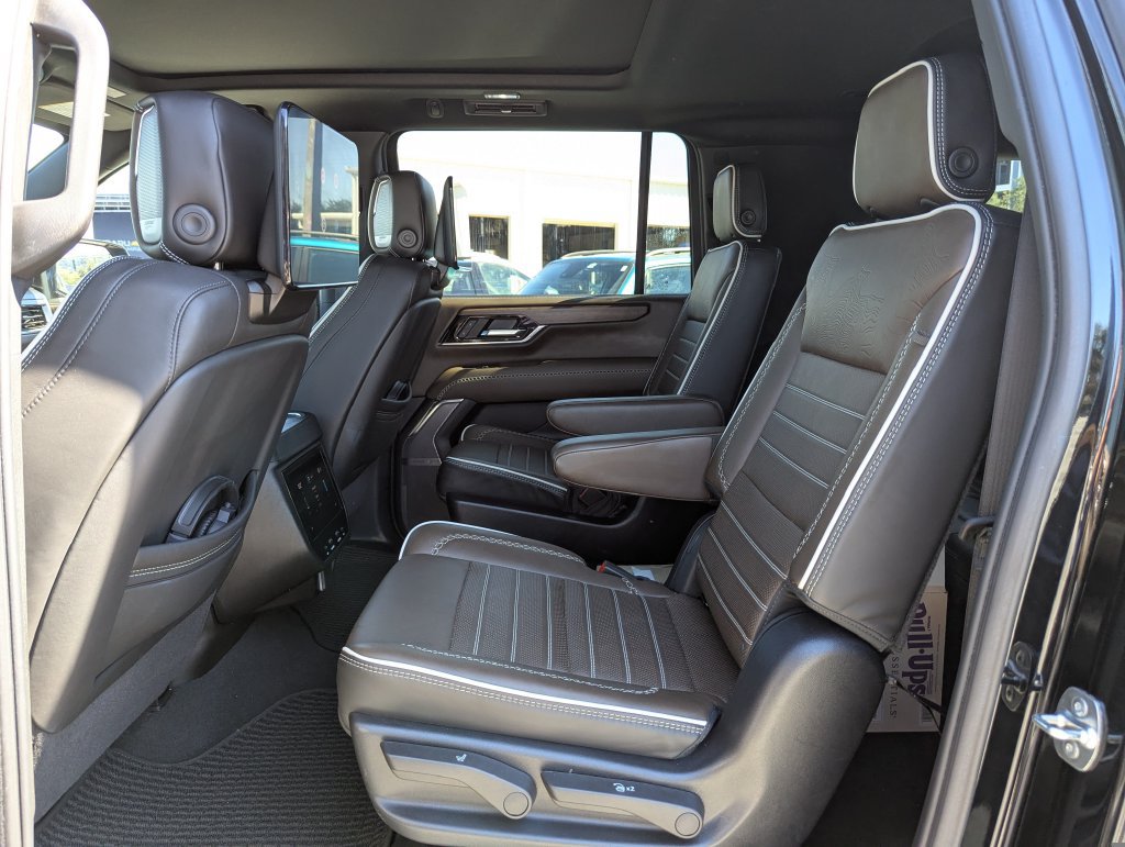 Used 2025 GMC Yukon XL Denali Ultimate AWD/4WD image 19