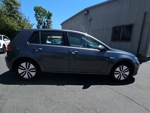 Used 2019 Volkswagen e-Golf SE FWD image 3