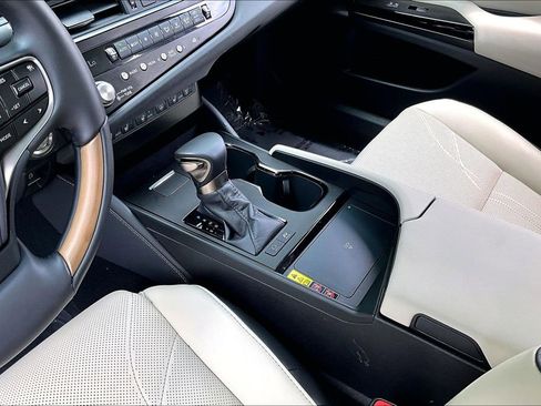 Used 2025 Lexus ES 300h w/ Technology Package FWD image 13