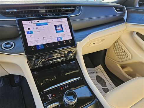 Used 2025 Jeep Grand Cherokee L Limited image 21