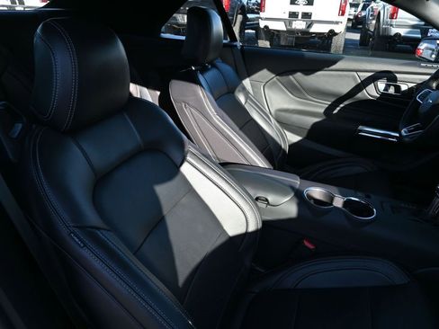 Used 2025 Ford Mustang GT Premium image 40