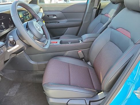 New 2025 Nissan Kicks SR w/ SR Premium Package FWD image 12