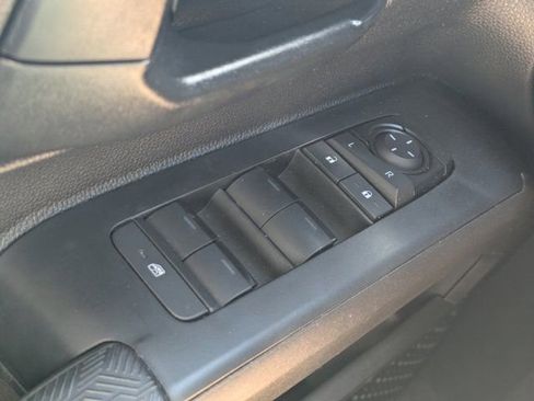 Used 2024 Toyota Tacoma SR5 AWD/4WD image 15