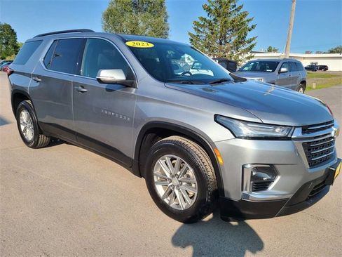 Used 2023 Chevrolet Traverse LT image 4