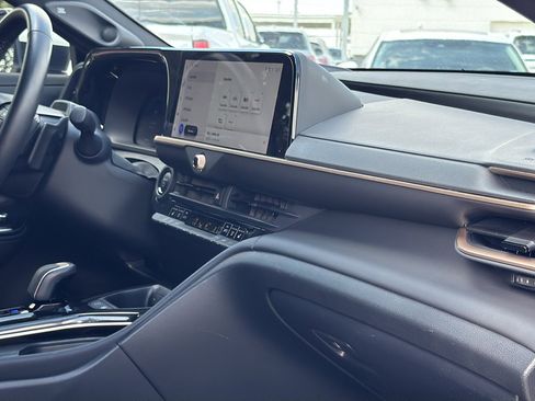 Used 2025 Toyota Crown Platinum image 29