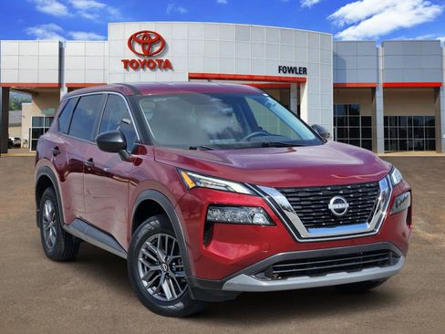 Used 2022 Nissan Rogue S image 1