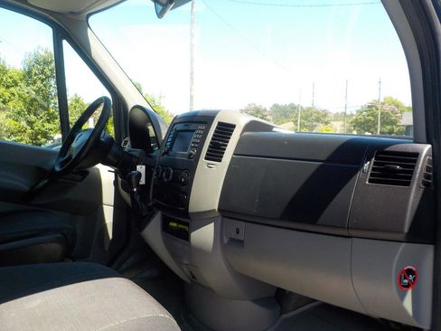 Used 2018 Mercedes-Benz Sprinter 2500 image 30