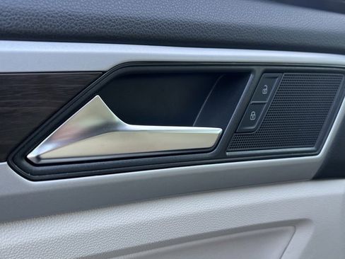 Used 2023 Volkswagen Atlas SE w/ Black Wheel Package image 14