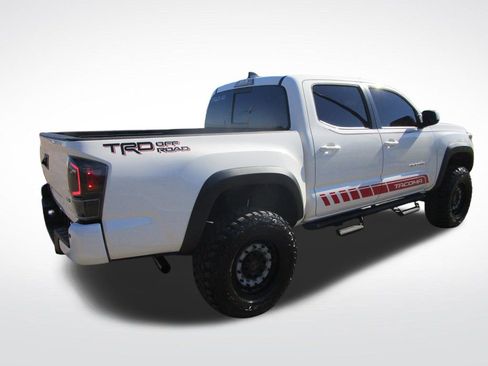 Used 2022 Toyota Tacoma TRD Off-Road image 7