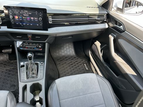 Used 2025 Volkswagen Jetta SE FWD image 14