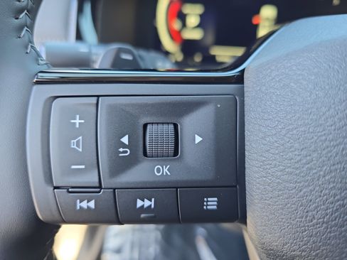 New 2026 Nissan Pathfinder Platinum image 17