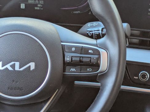 Certified 2025 Kia Sportage EX image 18