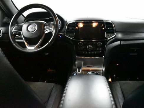 Used 2019 Jeep Grand Cherokee Altitude image 18