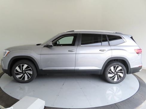 New 2025 Volkswagen Atlas SEL image 8