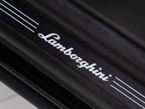 Used 2023 Lamborghini Urus S image 13