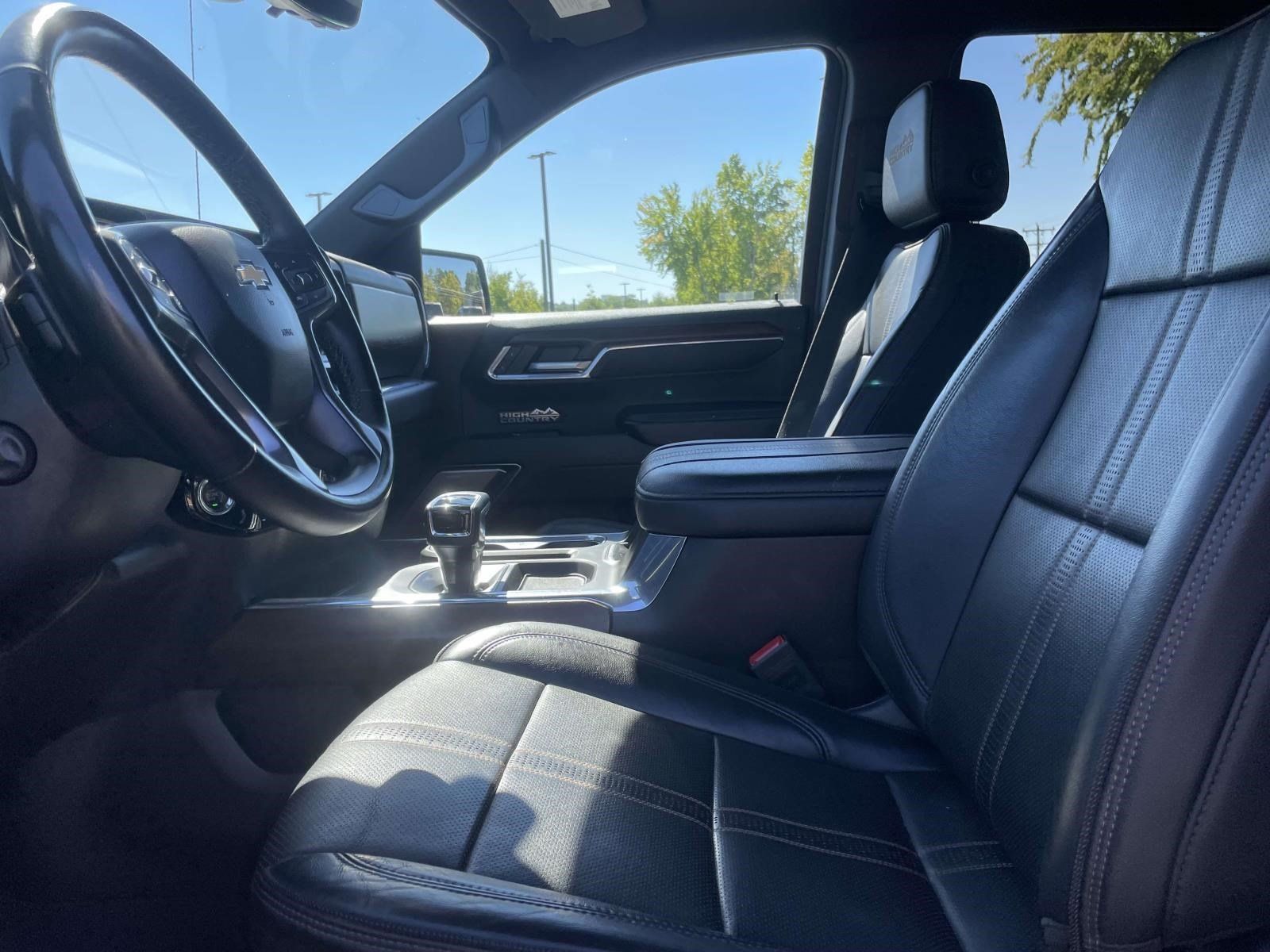 Used 2024 Chevrolet Silverado 1500 High Country w/ Technology Package AWD/4WD image 14