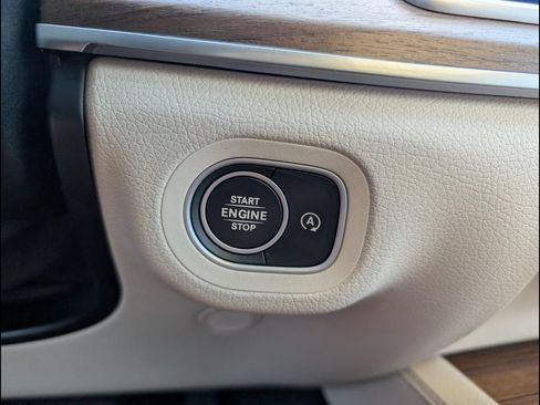 Used 2024 Mercedes-Benz GLS 450 4MATIC image 16