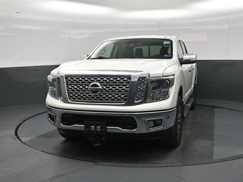 Used 2019 Nissan Titan SL image 5
