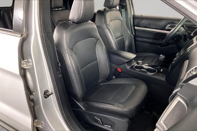 Used 2018 Ford Explorer XLT w/ Equipment Group 202A AWD/4WD image 26