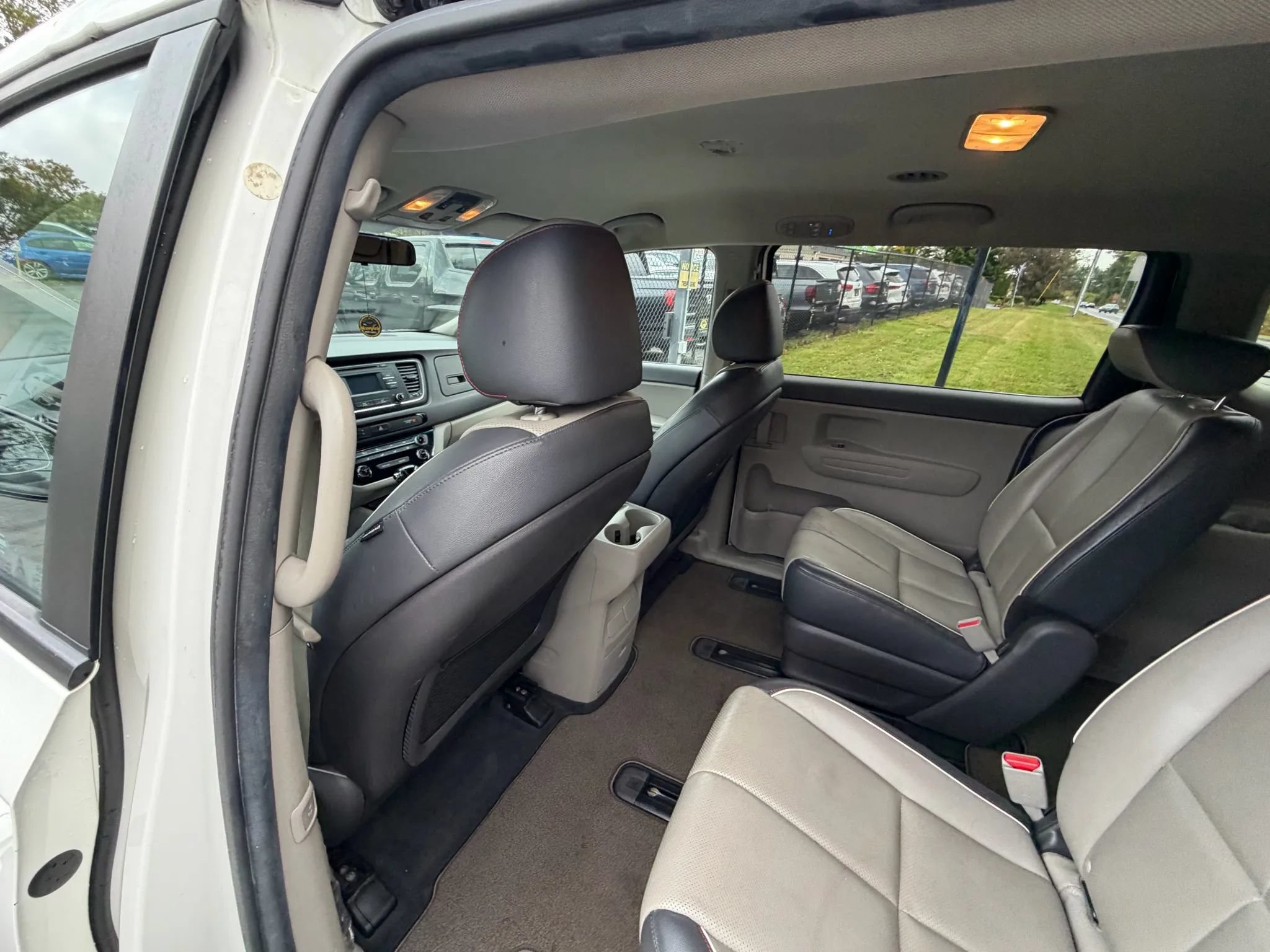 Used 2016 Kia Sedona LX w/ LX Essentials Premium Package FWD image 18