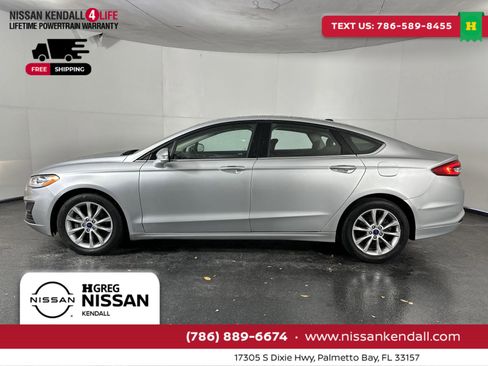 Used 2017 Ford Fusion SE w/ Fusion SE Technology Package image 7